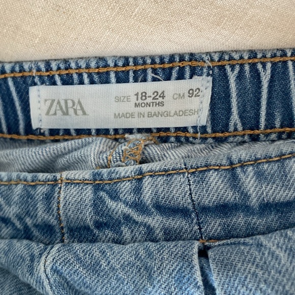 Zara Pleated Denim Shorts - Picture 4 of 5